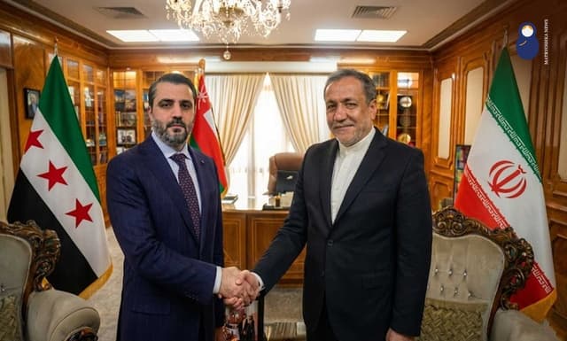 صورة وزير الخارجية السوري مع نظيره الإيراني مولدة بالذكاء الاصطناعي