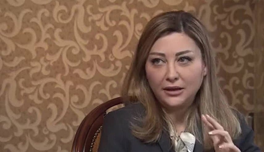 هل تُظهر الصورة المتداولة تعرّض لونا الشبل للتعذيب على يد الميليشيات الإيرانية؟