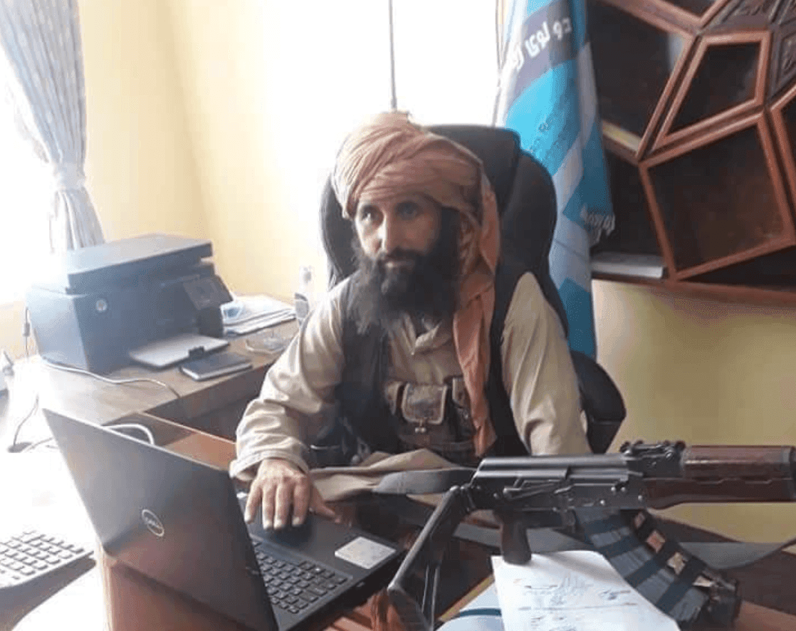 هل هذه صورة لـ"الشيخ أبو قتادة السلفي" رئيس ديوان المحكمة المدنية في سوريا؟