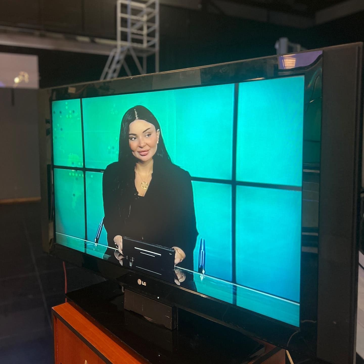 ما حقيقة عودة "لين شاليش" قريبة بشار الأسد لقناة سما الفضائية؟