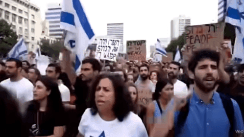هل خرجت مظاهرة في إسرائيل تطالب بإيقاف الحرب على إيران وتعتذر لها؟