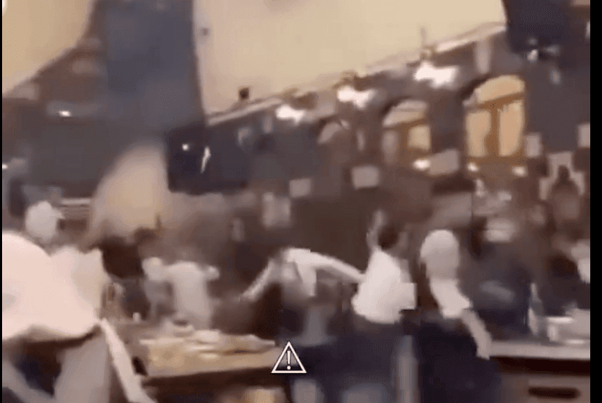 ما حقيقة اقتحام مجموعة مسلحة مطعم قصر السنديان في حي باب توما بدمشق؟