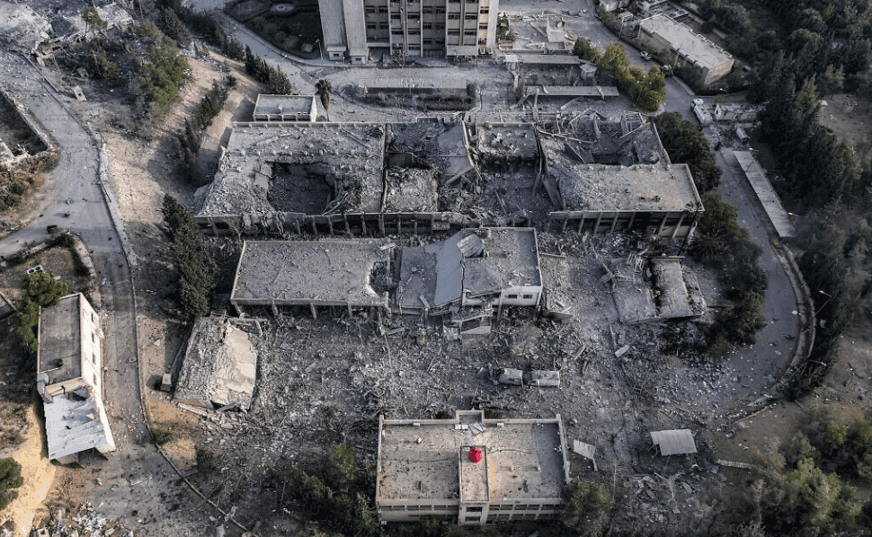 الصورة قديمة ولا توثق استهداف غارات إسرائيلية لوزارة الدفاع السورية مؤخراً