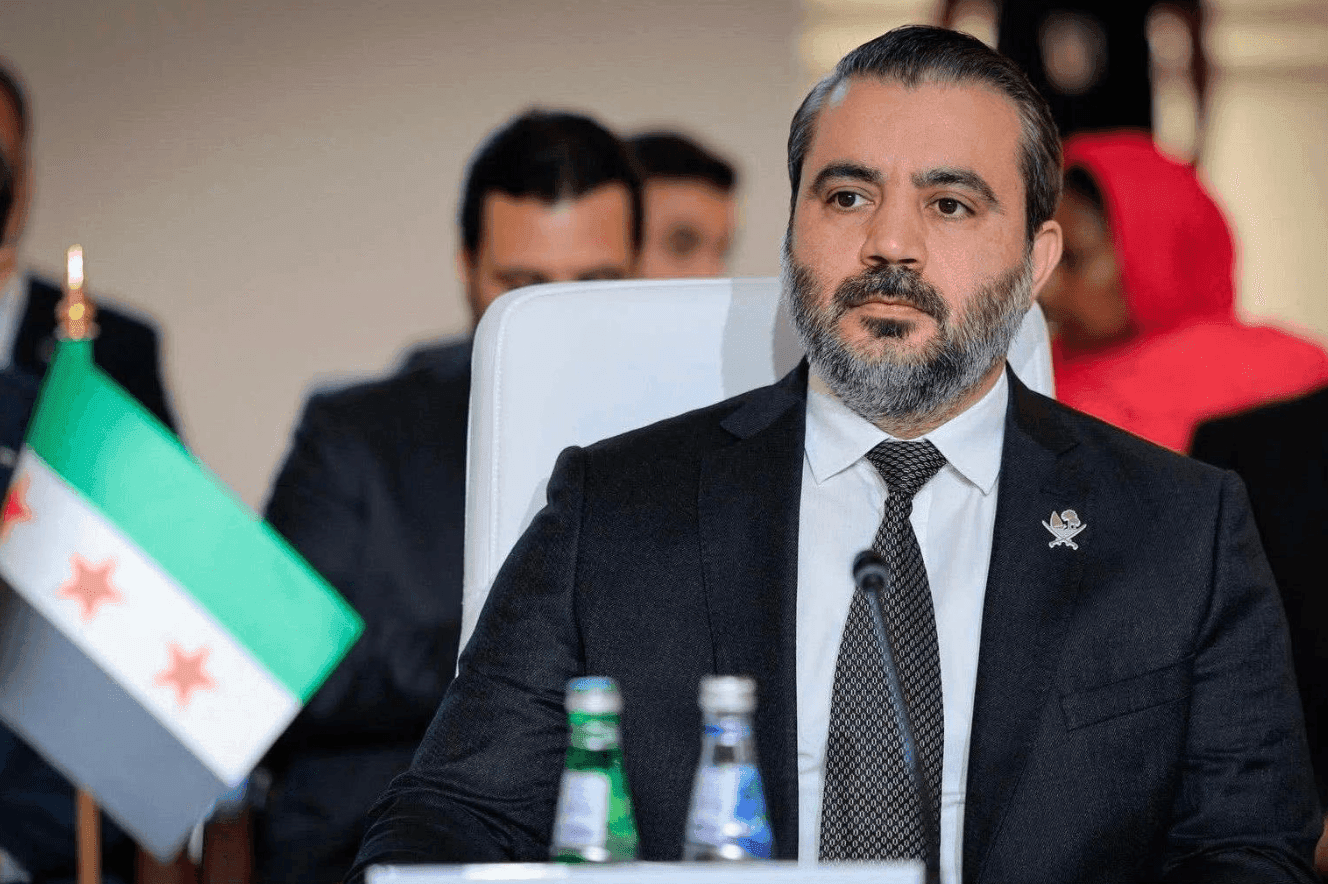 هل وضع "الشيباني" شعاراً على بدلته الرسمية تضامناً مع قطر؟