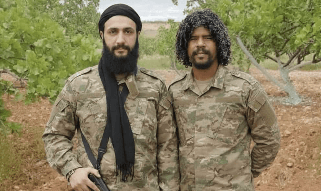 الصورة التي تُظهر أحمد الشرع مع "جزار الفاشر" مفبركة بالذكاء الاصطناعي