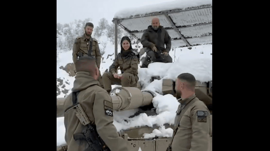 هذا المقطع قديم ولا يوثق غناء جنود إسرائيليين حديثاً في جبل الشيخ السوري