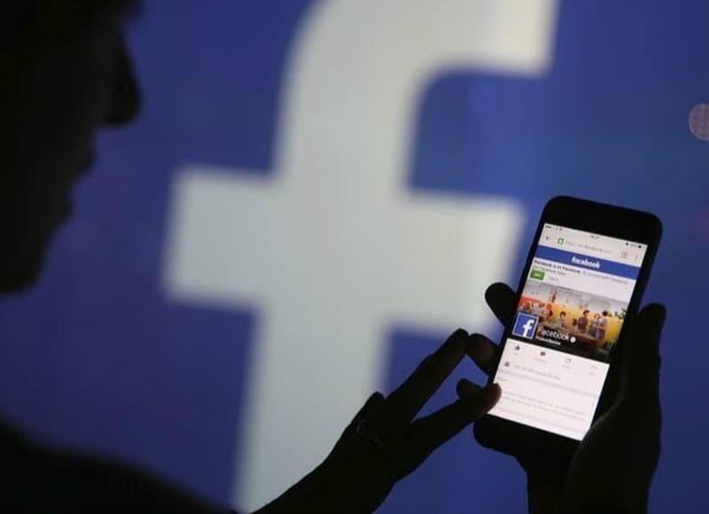 فيسبوك تتيح تسجيل الصحفيين لديها وتعدهم بمزايا إضافية تؤهلهم لتوثيق حساباتهم