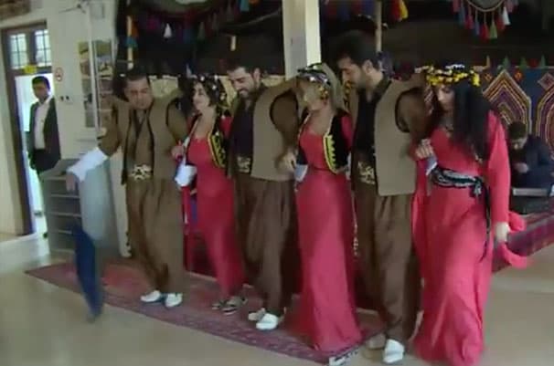 هل استخدمت قسد راقصات لترفيه جنود أمريكيين؟