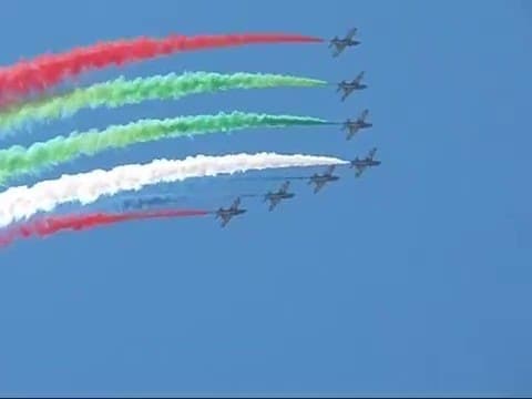 هذه الطائرات لا تحتفل برسم علم كوردستان