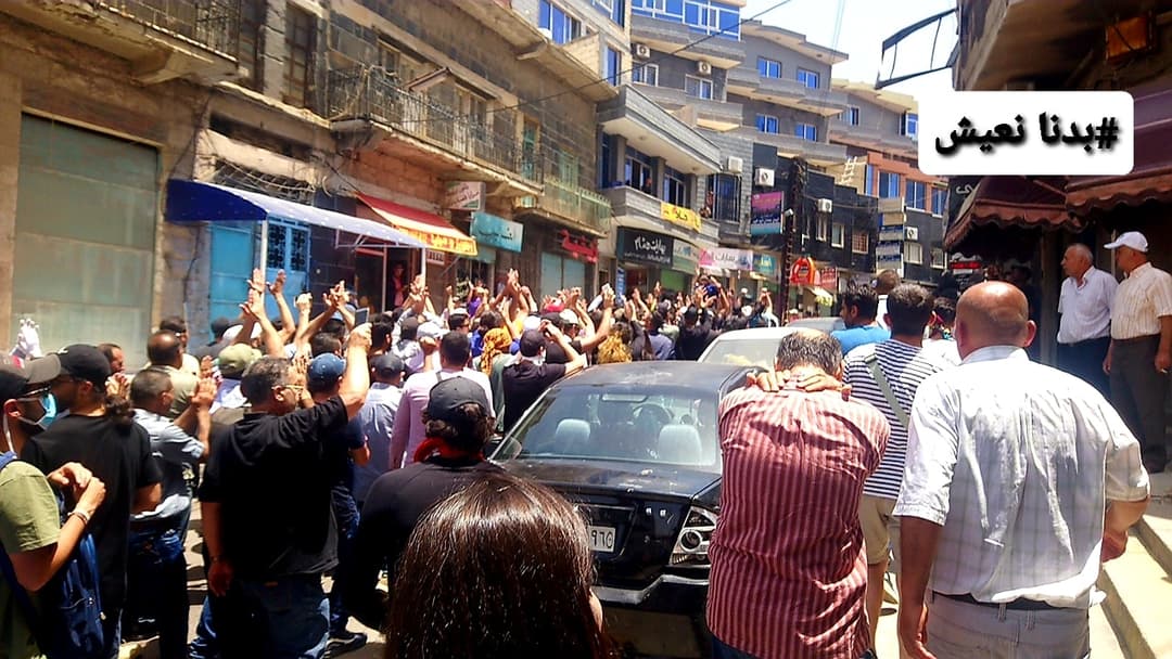 متظاهرون يطالبون بإسقاط نظام الأسد في السويداء، هل تصدّق أنها المرة الأولى؟