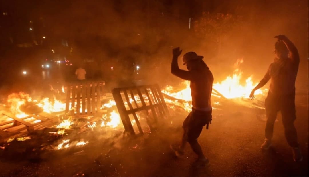 الصورة لا تظهر إحراق منازل سوريين في مدينة (بشري) اللبنانية