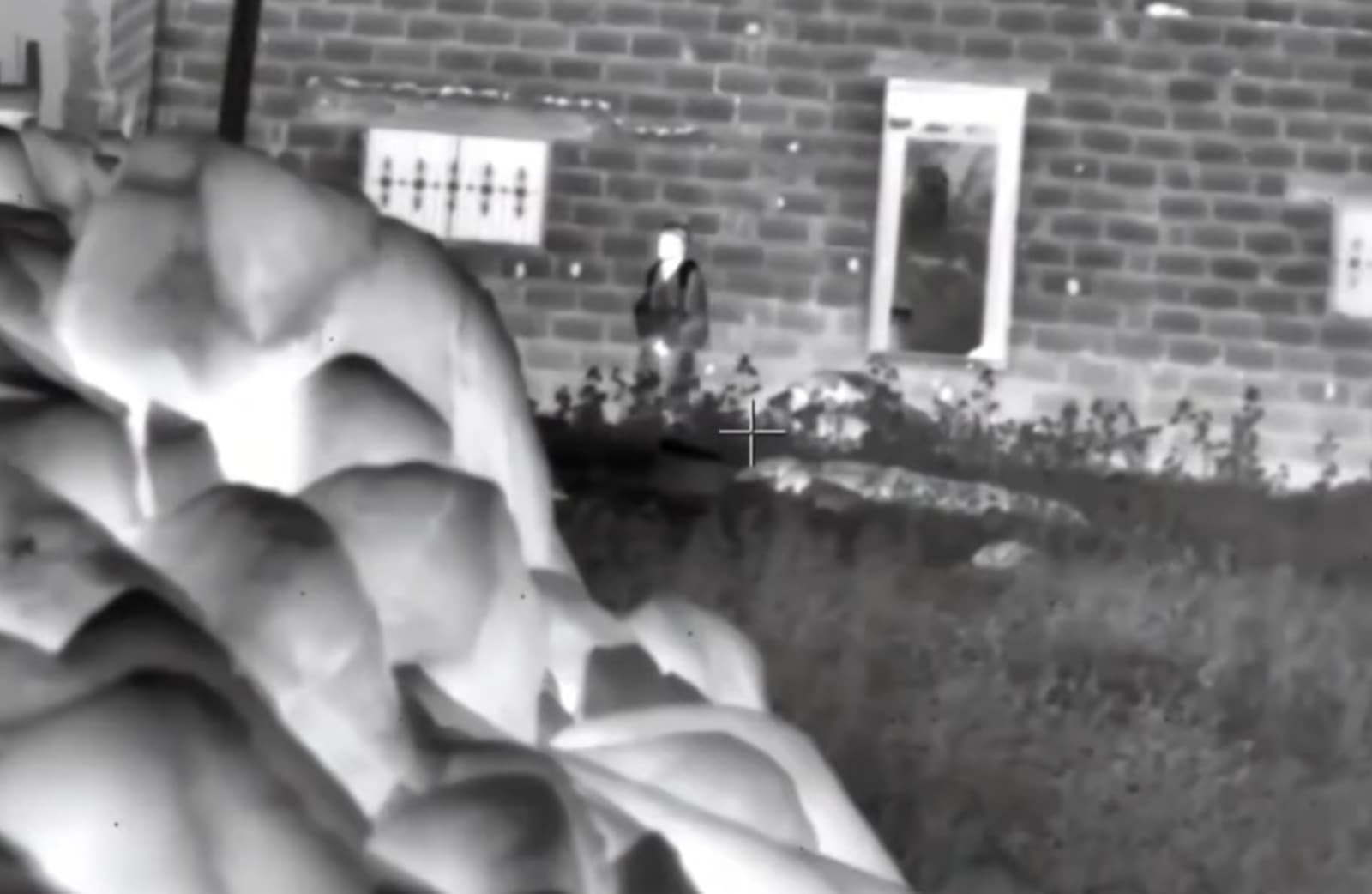 هل يظهر هذا الشريط عملية قنص عناصر المعارضة السورية في ريف حماة؟