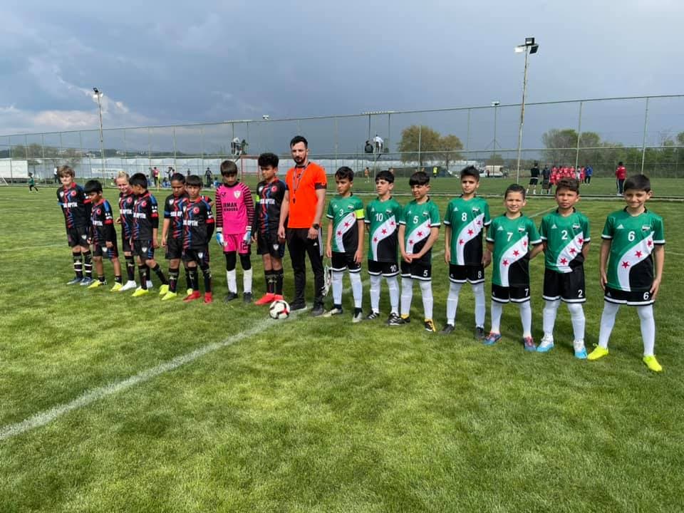 ما هي طبيعة "البطولة الدولية" التي شارك بها "منتخب سوريا الحر للبراعم"؟