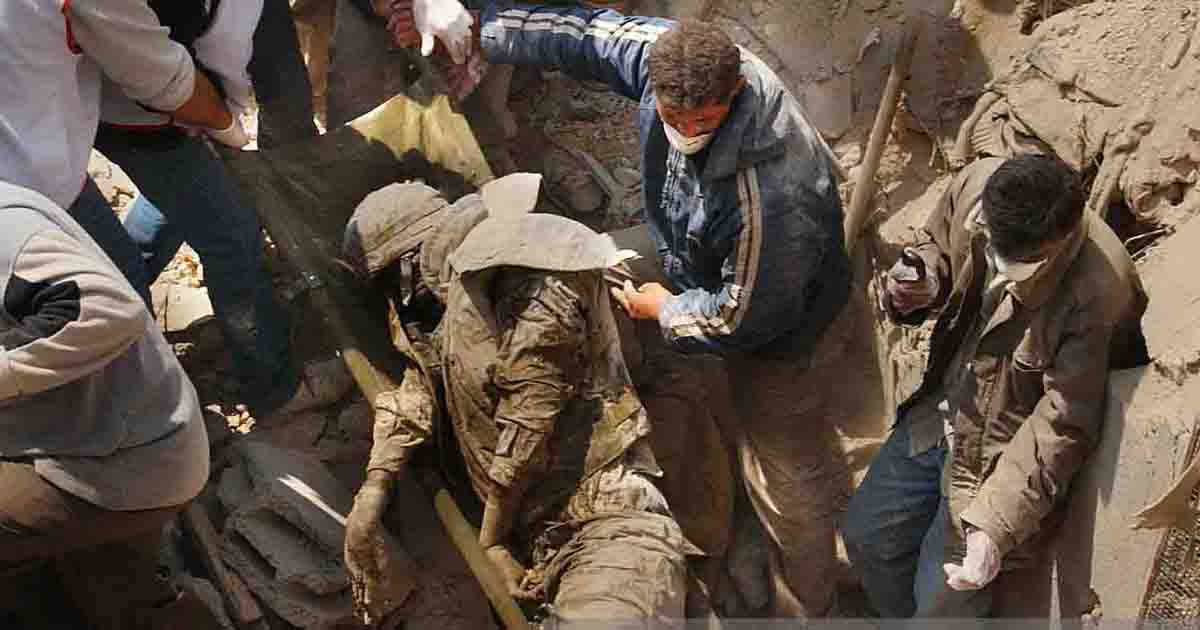 هذه الصورة ليست لانتشال جثمان أحد الشهداء بعد انتهاء العدوان الإسرائيلي على غزة