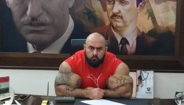 هل هذه الصورة لنجل هلال الأسد مؤسس ميليشيا "الدفاع الوطني"؟