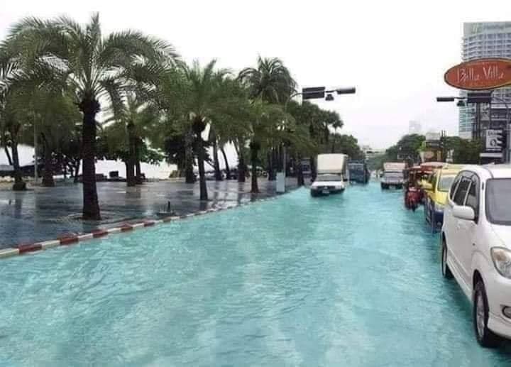 هل تظهر هذه الصورة نظافة الشوارع في ماليزيا رغم الأمطار والفيضانات؟