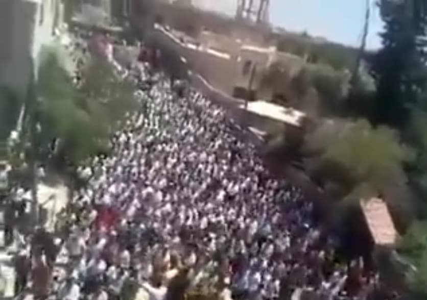Image accompanying تسجيل مصور لمظاهرة حاشدةخرجت يوم الجمعة 9 نيسان/أبريل 2021 في بلدة كناكر بمحافظة ريف دمشق