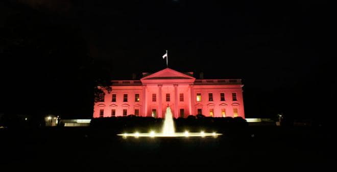 هل رفع (ترامب) علم الثورة الأمريكية على البيت الأبيض مؤخراً؟