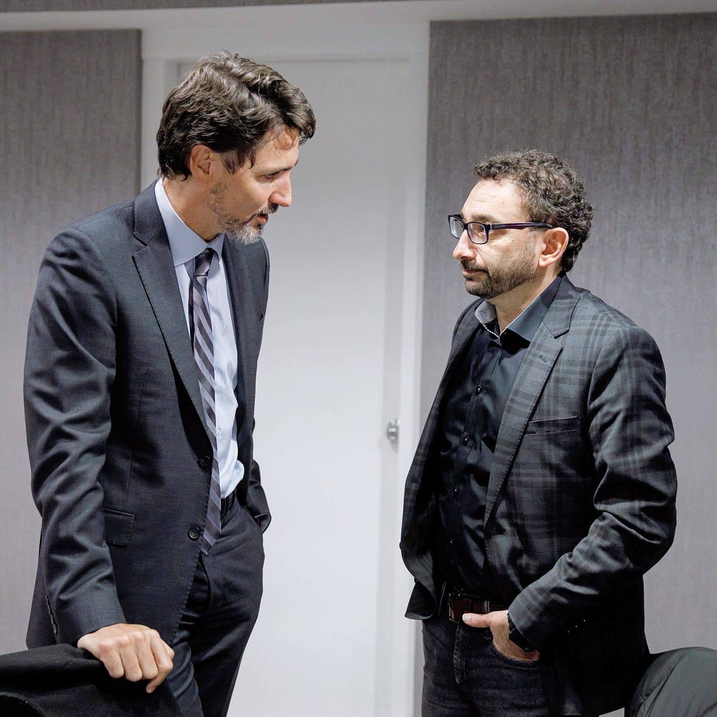 هل حصل عمر الغبرا على شهادة البكالوريوس بالهندسة من جامعة دمشق؟