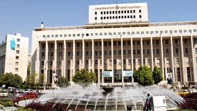 لونا الشبل لم تتحدث عن قرار "بالحجز على أموال حاكم مصرف سورية المركزي" المُقال