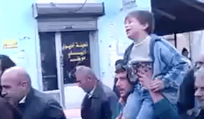 هذا التسجيل ليس لطفل يبكي شقيقه الذي قتل حمص مؤخرا