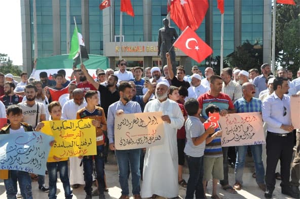 هل تظاهر سوريون احتجاجا على هجرة الأفغان إلى تركيا ؟