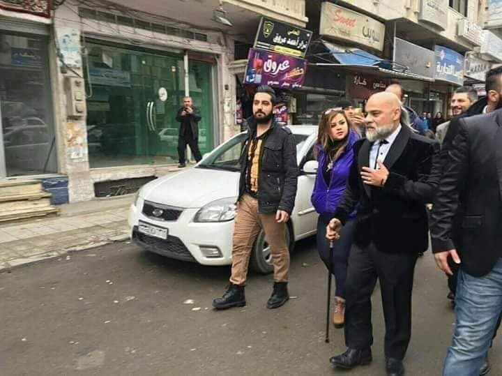 ما حقيقة زيارة (مايك فغالي) لأسواق دمشق.. وهل دعاه النظام السوري لإلقاء محاضرة عن الصمود؟