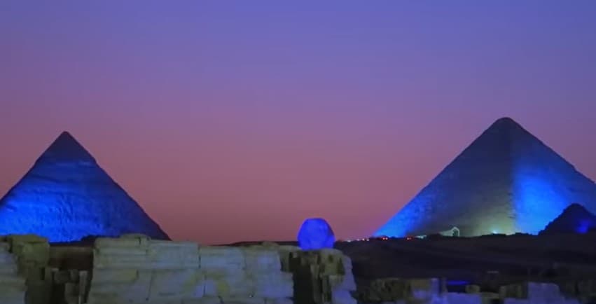 هل كشف يوتيوبر سوري جنس مولوده عبر إضاءة الأهرامات في مصر؟ (متابعة)