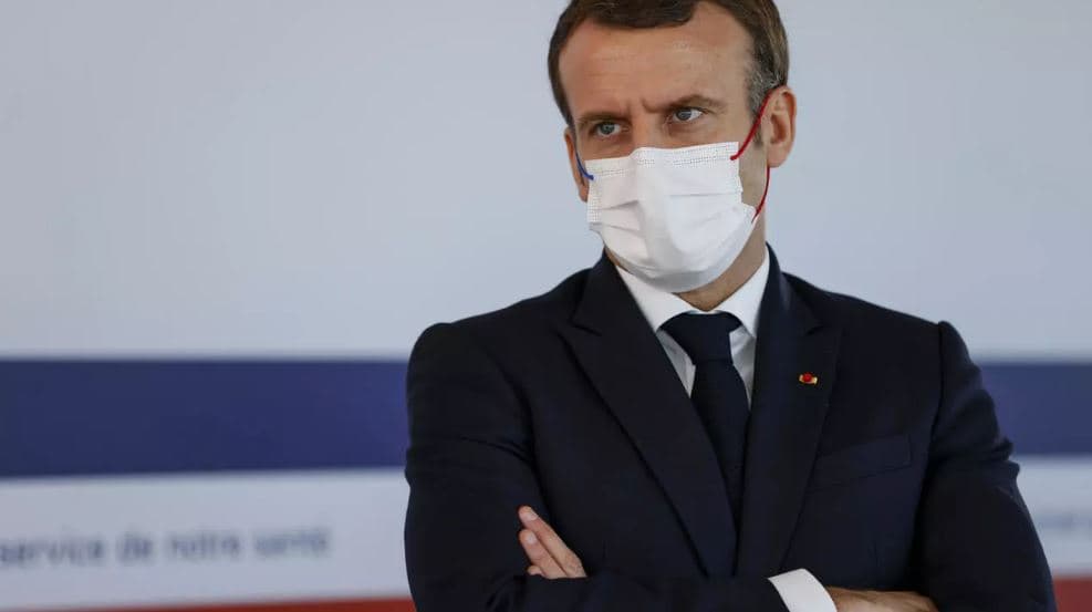 هذا التسجيل مركّب والرئيس الفرنسي لم يظهر بلباسه الداخلي