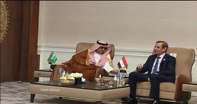 هل تظهر الصورة أول لقاء ثنائي منذ 10 سنوات بين رئيس المخابرات السوري ونظيره السعودي؟