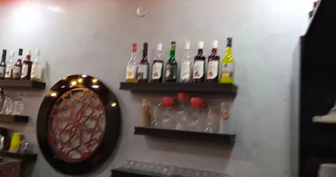 هل منح مطعم في عفرين رخصة رسمية لبيع المشروبات الروحية؟