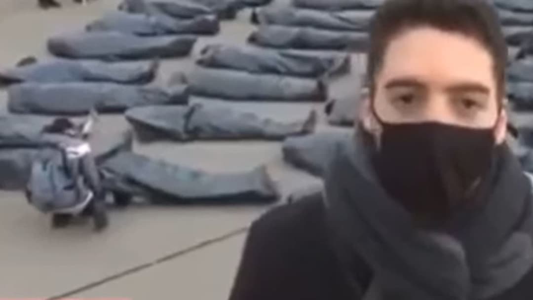 هل يُظهر هذا الفيديو تقريراً مفبركاً لقتلى روس في أوكرانيا؟