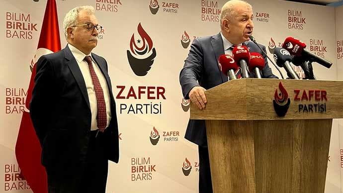 هل استبعد "أوميت أوزداغ" وحزبه من الانتخابات التركية 2023؟