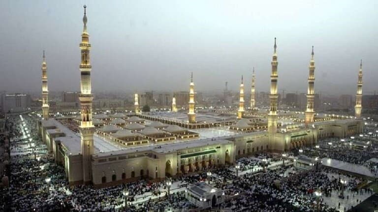Image accompanying السعودية تمنع بث الصلوات من المساجد بما في ذلك الحرمين الشريفين