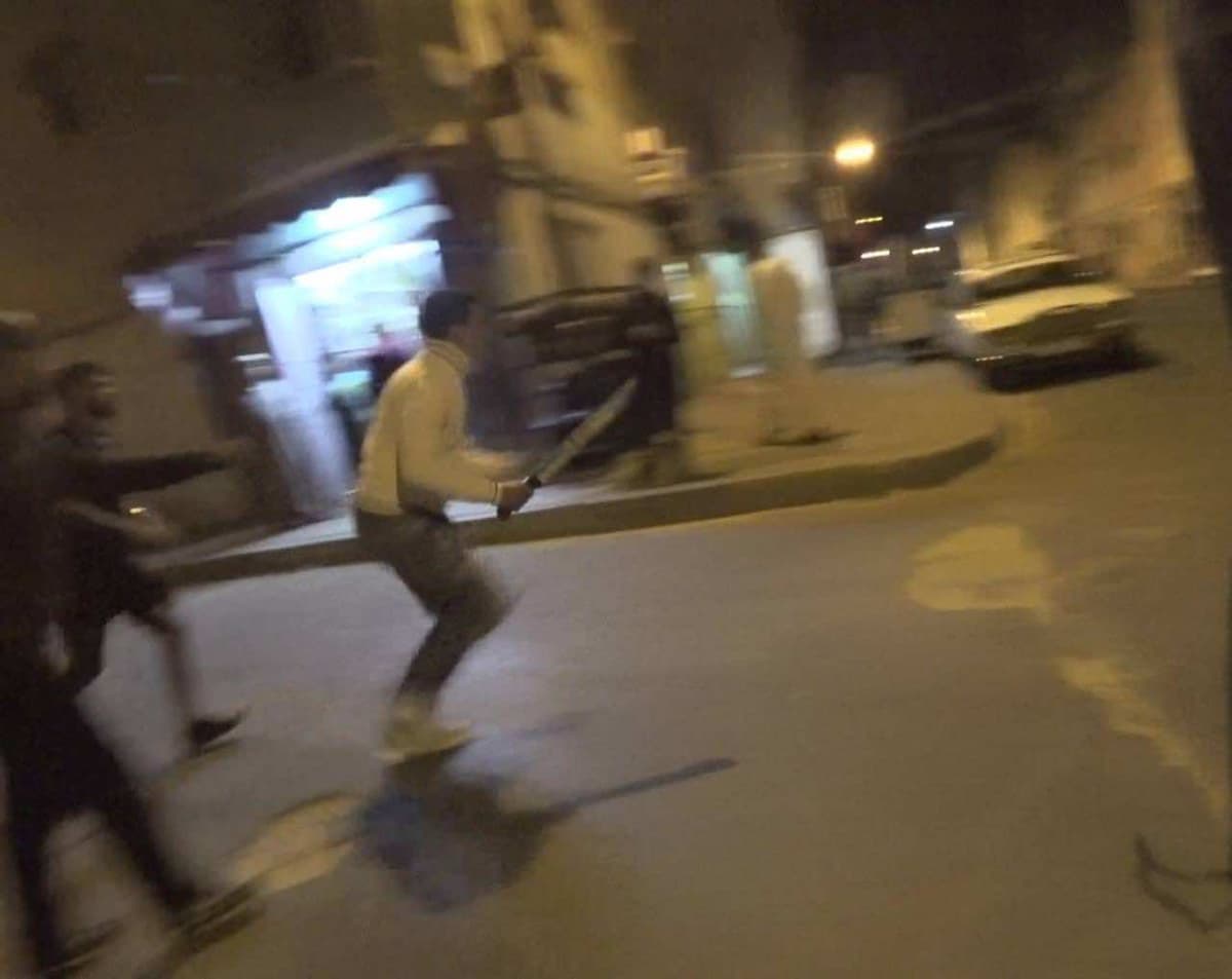Image accompanying اشتباكات بالسيوف في شوارع قامشلو مخلفة 3 جرحى أحدهم بحالة خطيرة