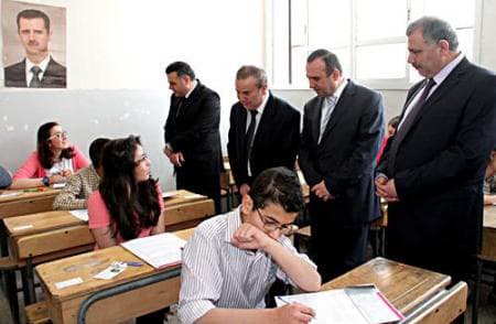 هل سيُمنح المتفوق في "البكالوريا" بسوريا مكافأة قدرها 11.500 ليرة فقط؟