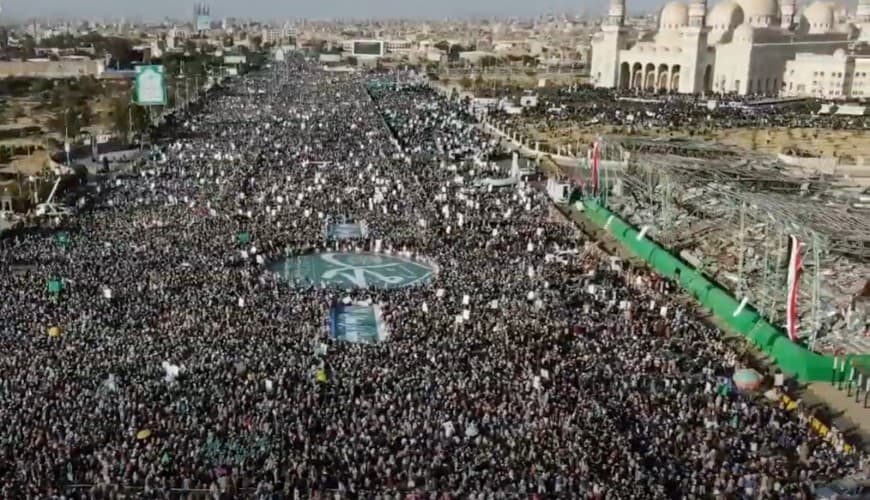 Image accompanying أضخم مسيرة تشهدها الدنيا خرجت اليوم في مومباي الهند لنصرة النبي صلى الله عليه و سلم