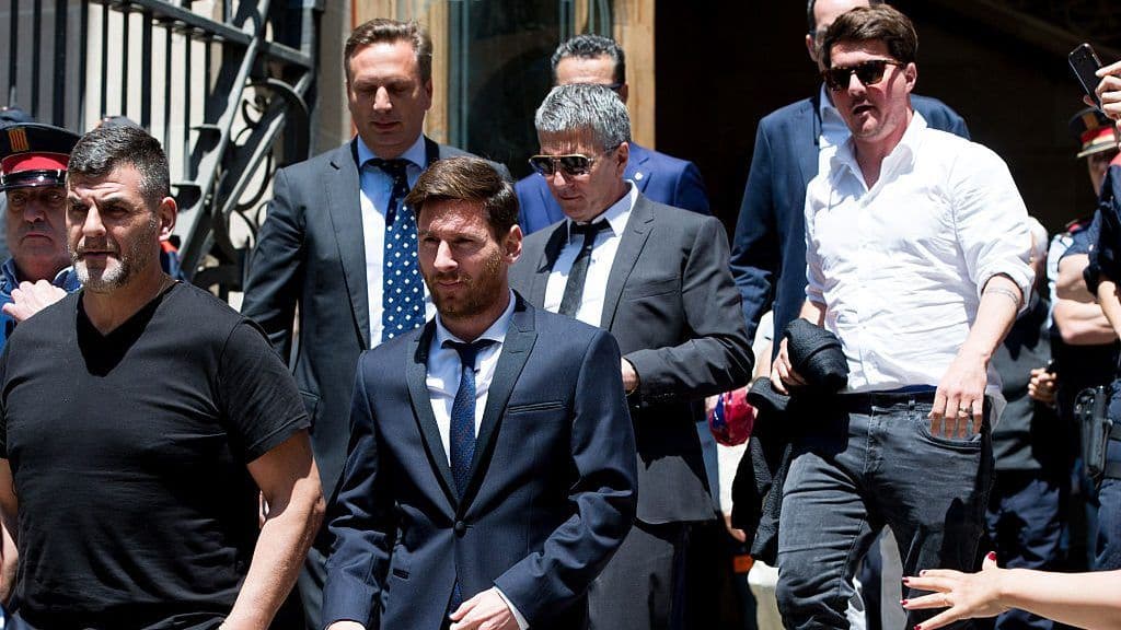 والد ميسي ينفي وجود اتفاق مع أحد لانتقال النجم الأرجنتيني