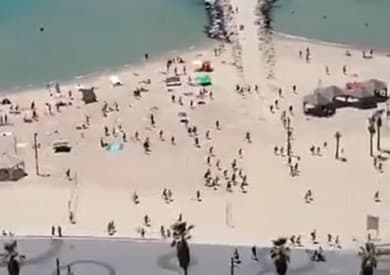 التسجيل الذي يظهر هروب جماعي من شواطئ تل أبيب بسبب صواريخ غزة قديم