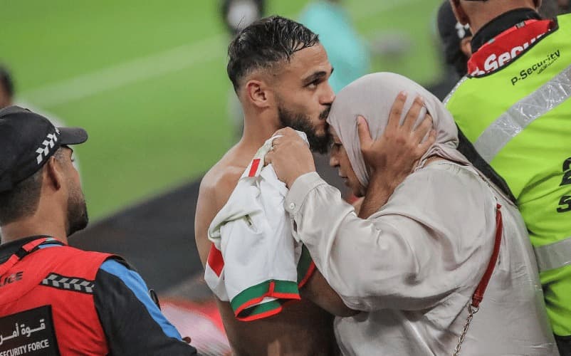 Image accompanying وفاة والدة اللاعب المغربي سفيان بوفال