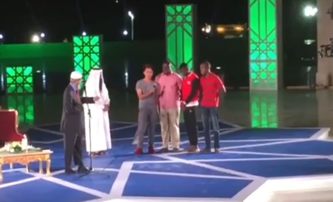 هل أعلن 4 أشخاص اسلامهم أمام الدكتور "ذاكر نايك" حديثاً؟