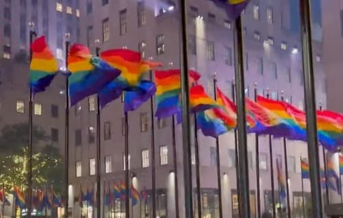 هل رفعت "أعلام المثليين" بدلا من أعلام الدول الأعضاء أمام مبنى الأمم المتحدة؟