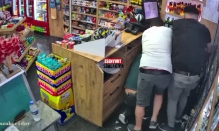 الفيديو ليس لـ أتراك يقتلون سورياً وعاملين معه في محل بقالة