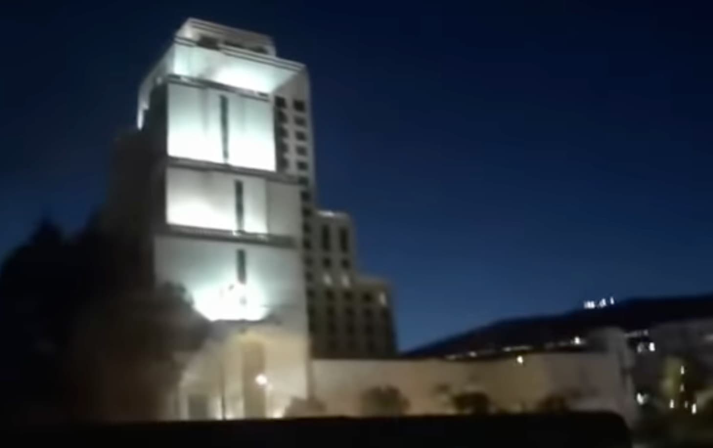 الفيديو قديم وليس لـ "خروج مظاهرة تطالب برحيل الأسد في دمشق" حديثاً