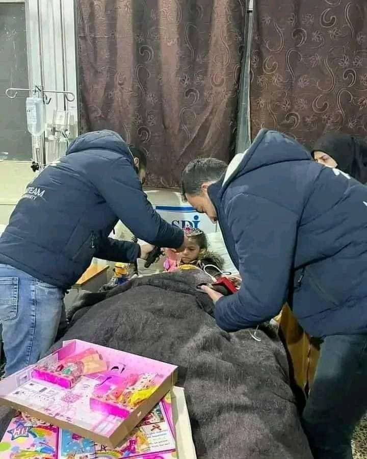 هل نشرت صفحة "رئاسة الجمهورية" صورة لـ "فريق ملهم" ونسبتها لفريق تابع لأسماء الأسد؟