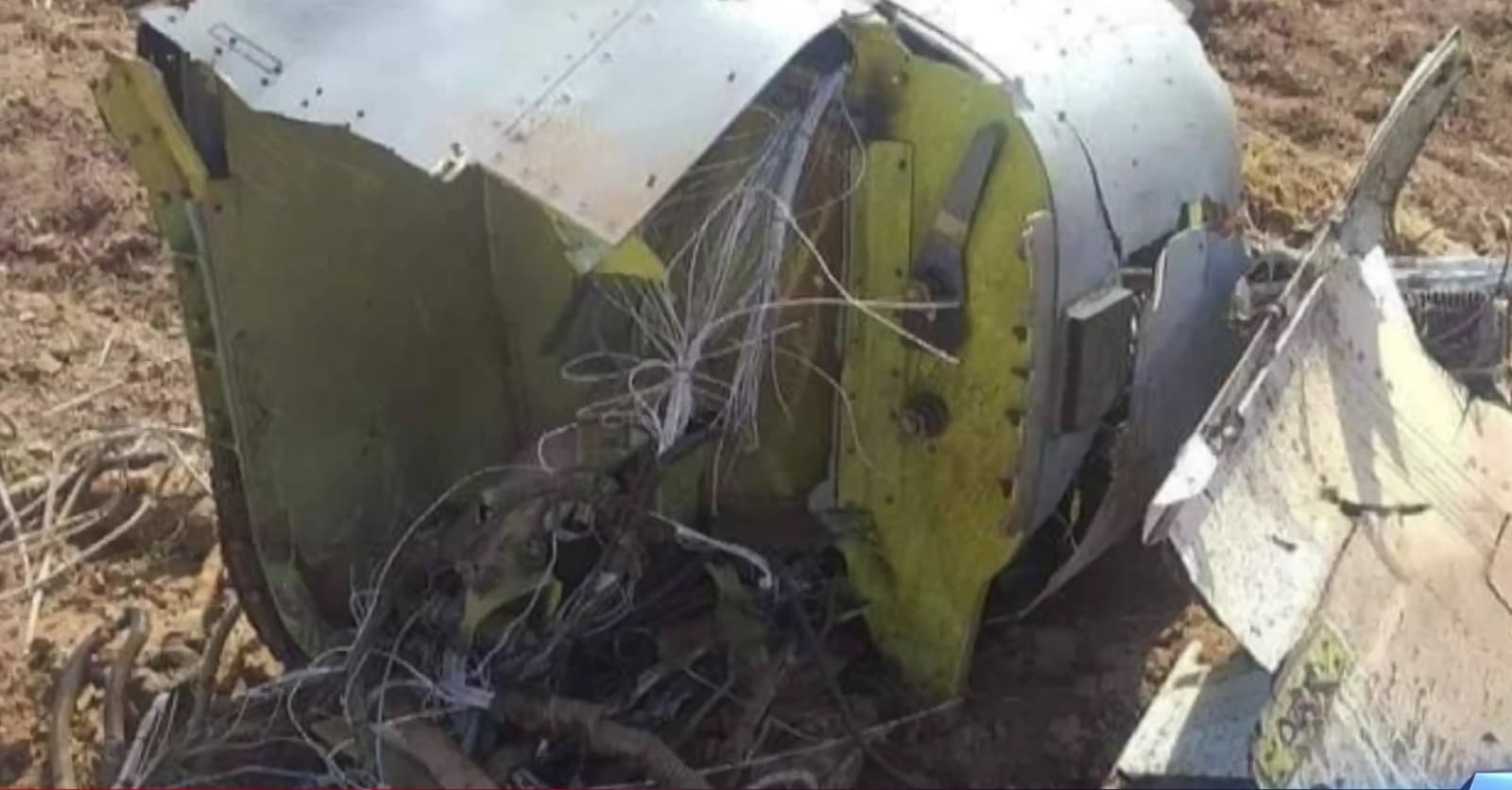 الصور ليست لحطام مسيرة استهدفت حفل تخريج دورة ضباط الكلية الحربية في حمص