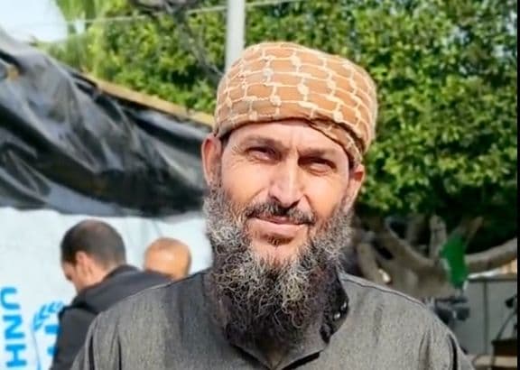 ما حقيقة منح لقب "شخصية العام" للفلسطيني خالد نبهان الذي بات يعرف بـ "روح الروح"