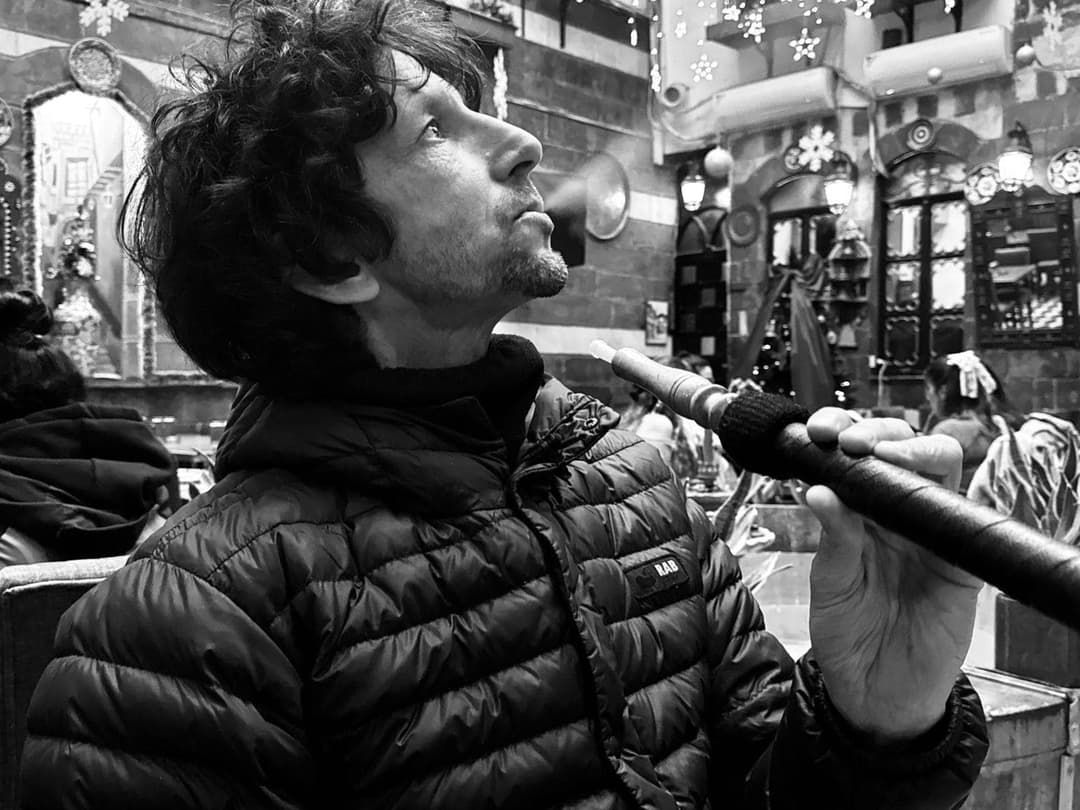 صورة صحفي إسرائيلي في دمشق تثير جدلا في منصات التواصل الاجتماعي.. ما حقيقتها؟