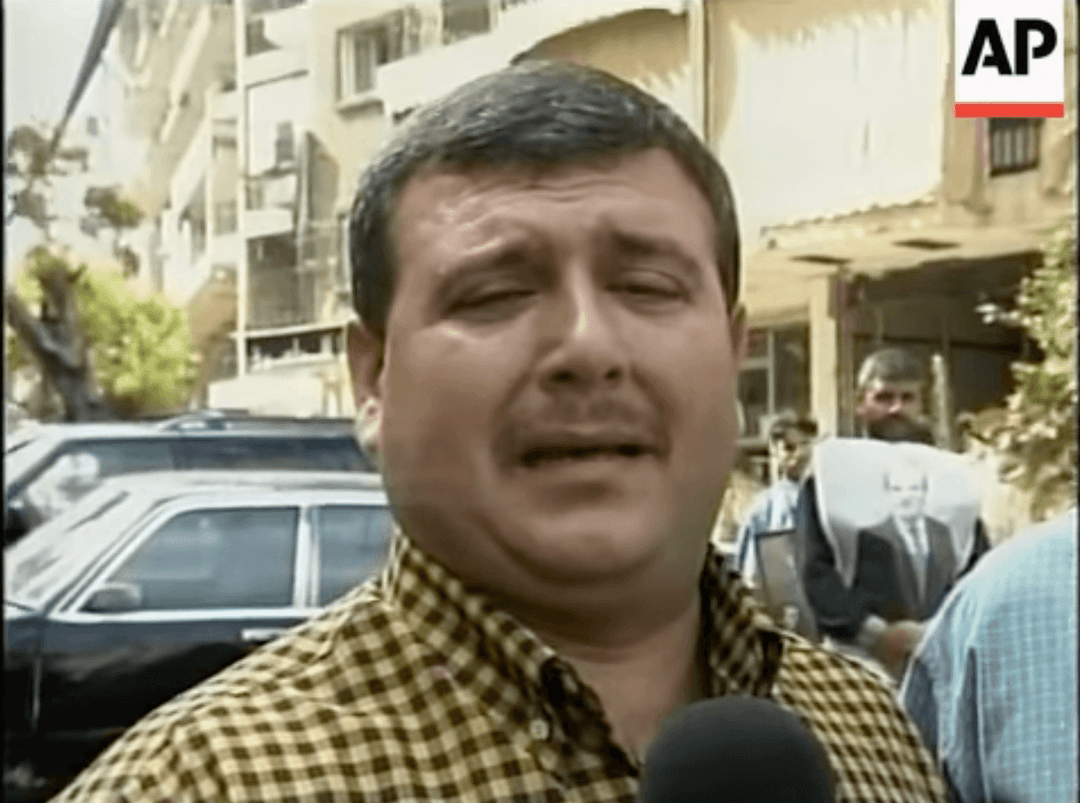 ادعاء مضلل يربط بين مقتول في حلب ورجل بكى حافظ الأسد عام 2000