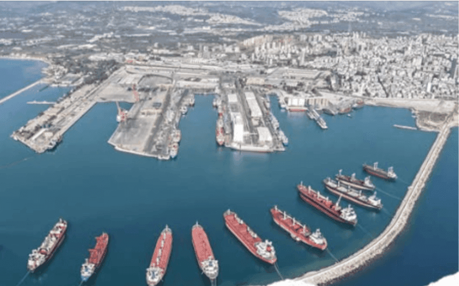 ما حقيقة انتشار بارجات حربية أمام الساحل السوري؟